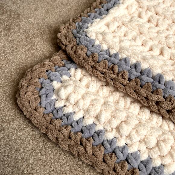 Baby Boy Handmade Neutral Minimalist Cottage Babyshower Chuncky Blanket - Picture 4 of 13